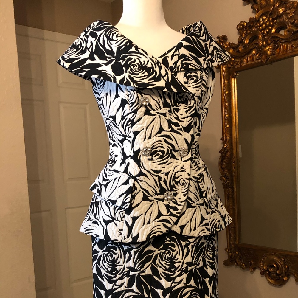 Vintage Rickie Freeman for Tj Nites skirt suit
